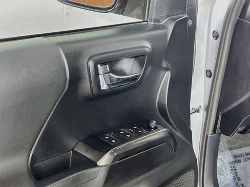 Used 2019 Toyota Tacoma TRD Sport RWD image 17