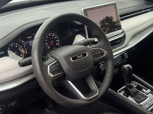 Used 2025 Jeep Compass Limited AWD/4WD image 24