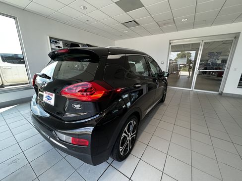 Used 2018 Chevrolet Bolt Premier w/ Driver Confidence II Package FWD image 7