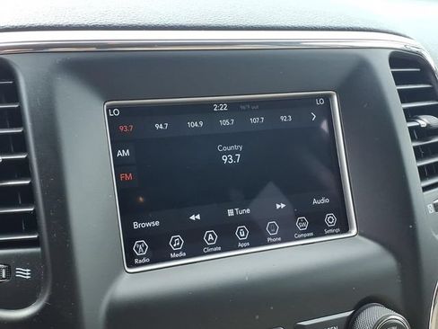 Used 2018 Jeep Grand Cherokee Laredo AWD/4WD image 4