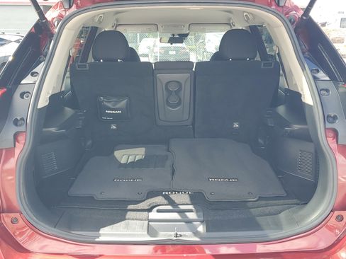 Certified 2020 Nissan Rogue SV w/ Premium Package image 6