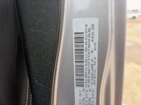 Used 2018 Jeep Wrangler Unlimited Sahara w/ Connectivity Group image 25