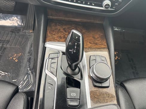 Used 2019 BMW 530e w/ Convenience Package image 27