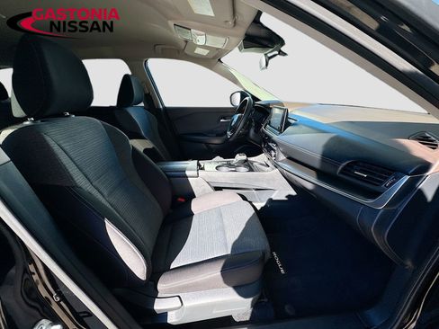 Used 2023 Nissan Rogue SV image 35