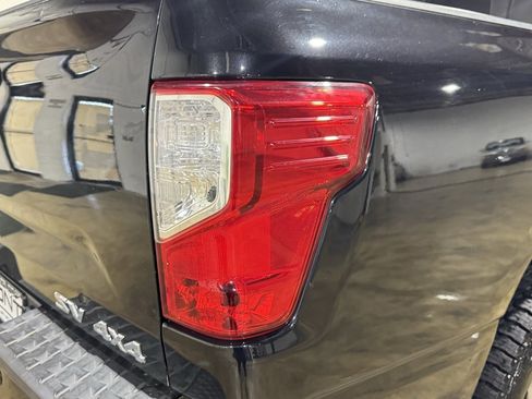 Used 2018 Nissan Titan SV w/ SV Convenience Package image 14