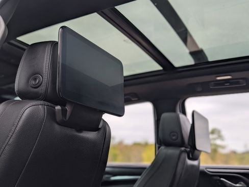 Used 2023 GMC Yukon XL Denali image 36