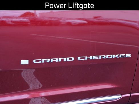 Used 2024 Jeep Grand Cherokee Summit AWD/4WD image 11