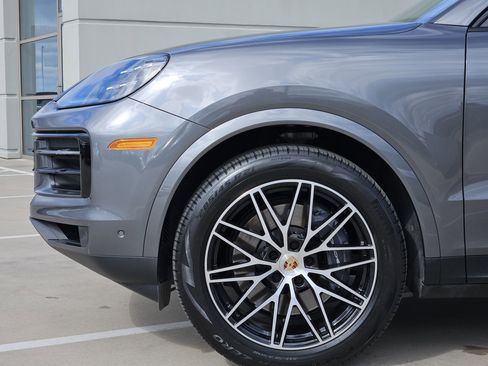 Certified 2025 Porsche Cayenne Coupe image 13