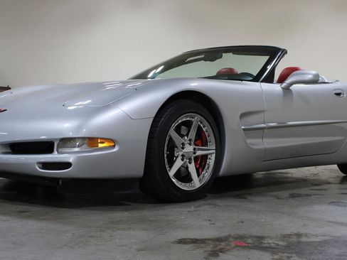Used 2002 Chevrolet Corvette Convertible w/ Preferred Equipment Group2 RWD image 4