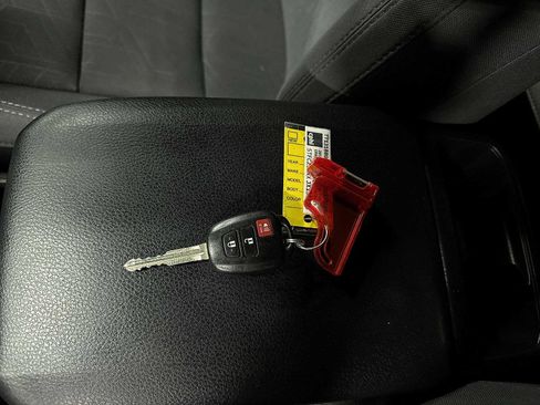 Used 2018 Toyota Tacoma TRD Sport w/ Exterior Package AWD/4WD image 33