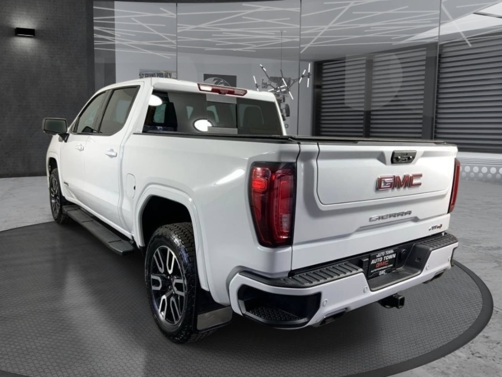 Used 2024 GMC Sierra 1500 AT4 w/ Technology Package AWD/4WD image 8
