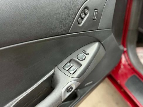 Used 2006 Chevrolet Corvette Coupe w/ Preferred Equipment Group RWD image 18