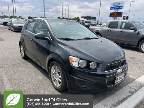 Used 2015 Chevrolet Sonic LT FWD image 1
