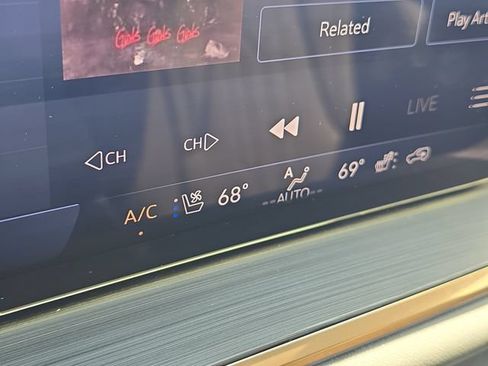 Used 2025 Buick Envision Avenir AWD/4WD image 20