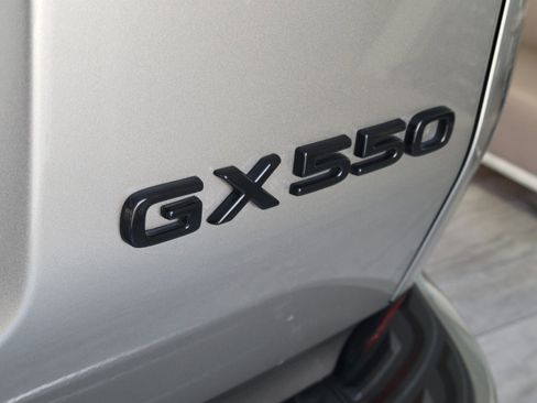 Used 2024 Lexus GX 550 w/ Accessory Package (31) image 5