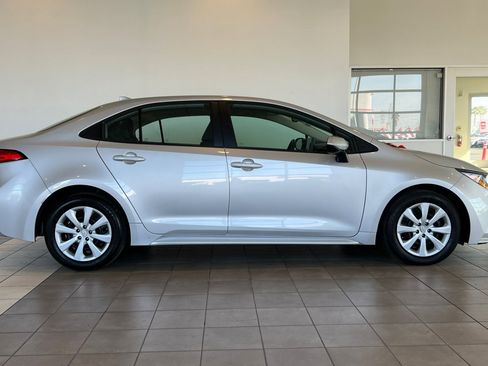 Certified 2025 Toyota Corolla LE image 3