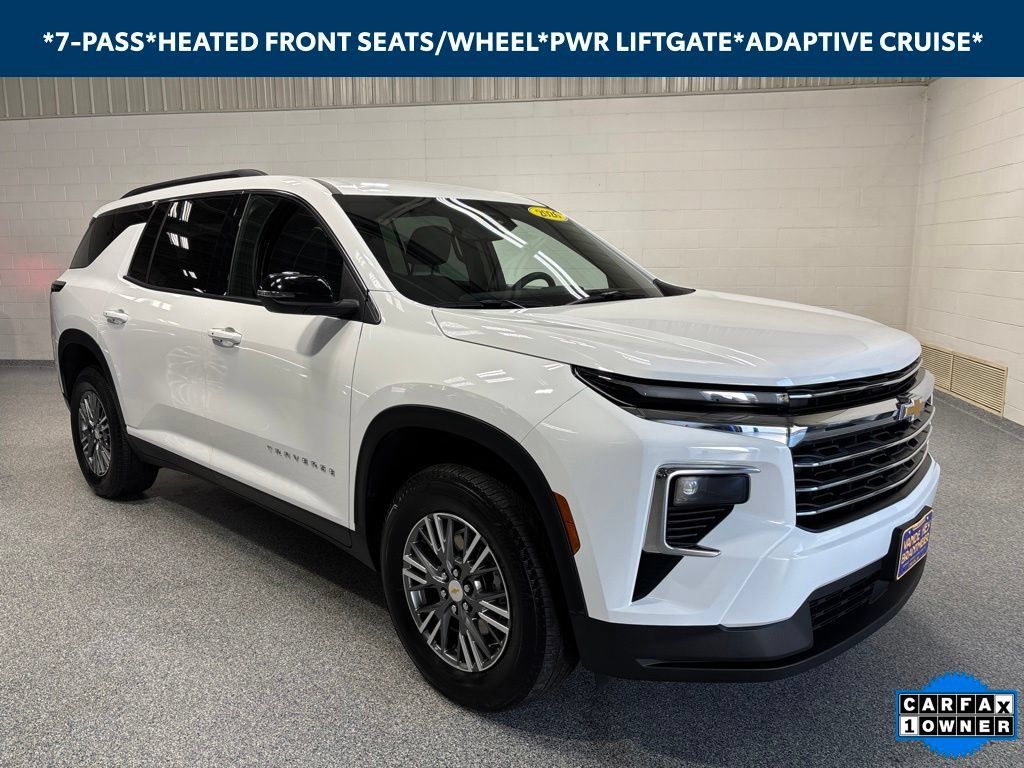 Used 2026 Chevrolet Traverse LT FWD image 1