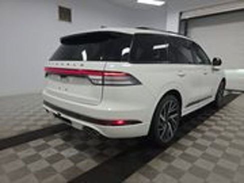 Used 2025 Lincoln Aviator Black Label w/ Jet Appearance Package AWD/4WD image 5