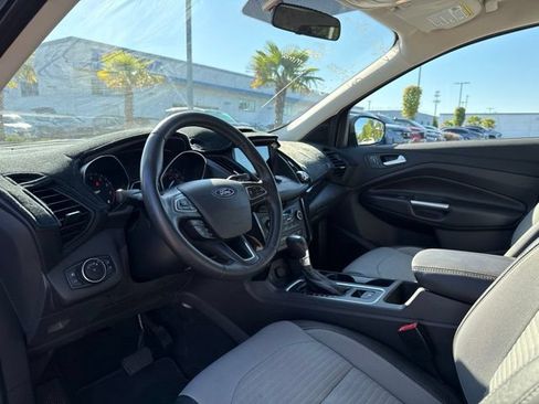 Used 2018 Ford Escape SE w/ SE Sport Appearance Package FWD image 11
