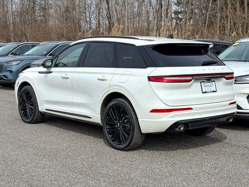 Used 2023 Lincoln Corsair Reserve w/ Jet Appearance Package image 4