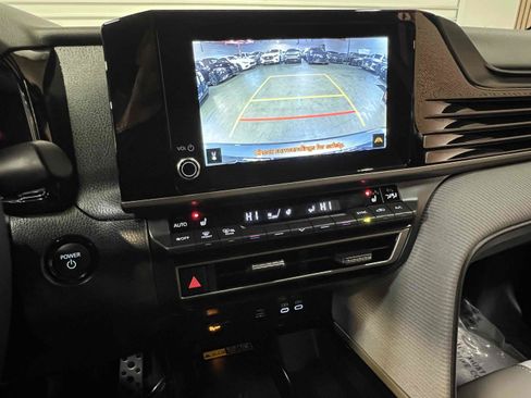 Used 2025 Toyota Camry SE w/ Convenience Package FWD image 8