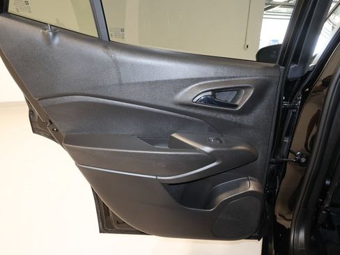 Used 2025 Chevrolet Trax LT FWD image 20