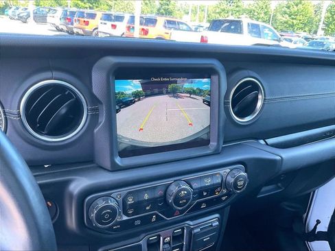 Used 2023 Jeep Wrangler Unlimited Sahara w/ Cold Weather Group AWD/4WD image 19