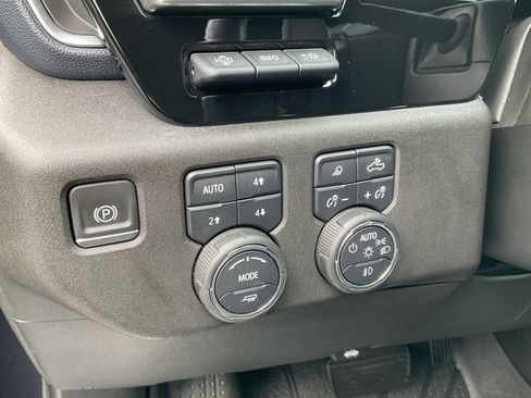 Used 2022 Chevrolet Silverado 1500 High Country w/ High Country Premium Package AWD/4WD image 29