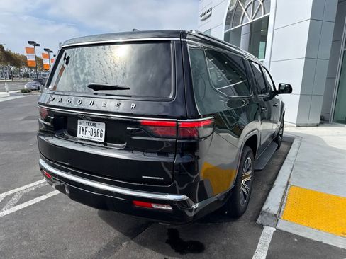Used 2024 Jeep Wagoneer L Series II RWD image 11
