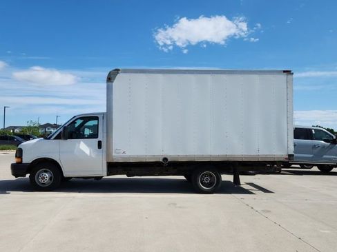 Used 2013 GMC Savana 3500 RWD image 2