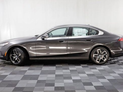 New 2026 BMW 530i xDrive w/ Premium Package AWD/4WD image 4