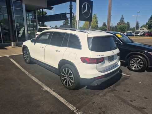 Used 2021 Mercedes-Benz GLB 250 4MATIC image 3