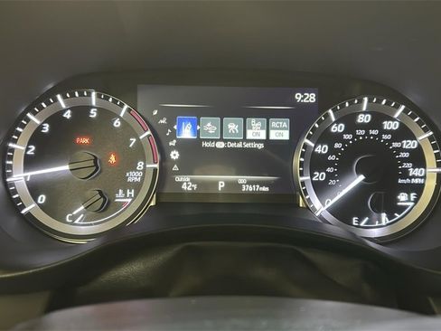 Used 2024 Toyota Highlander XLE image 12