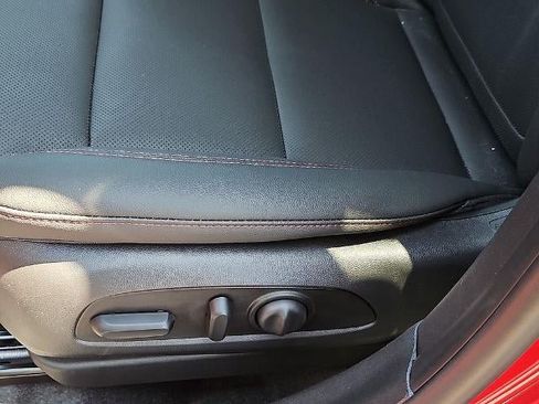 Used 2026 Chevrolet Trax RS w/ Sunroof Package FWD image 21