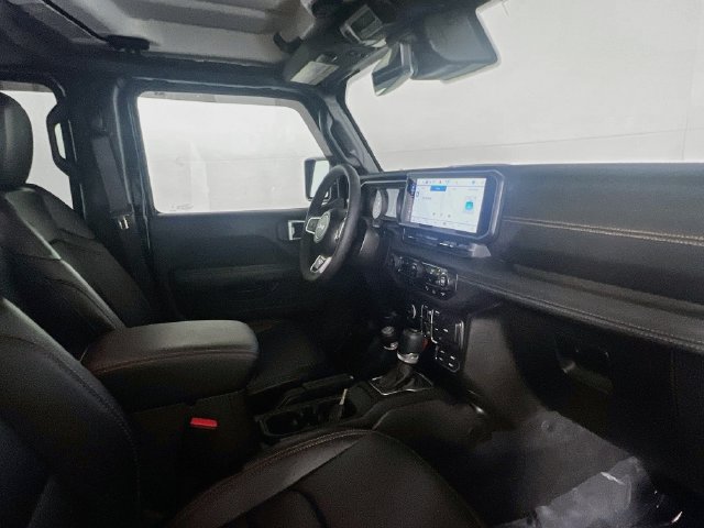 Used 2024 Jeep Wrangler Unlimited Sahara w/ Technology Group AWD/4WD image 21