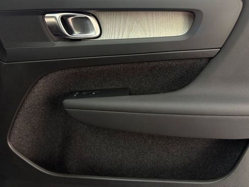 Used 2025 Volvo XC40 B5 Plus image 22