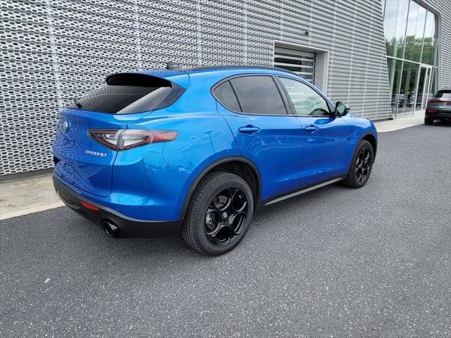 Used 2025 Alfa Romeo Stelvio Sprint AWD/4WD image 8