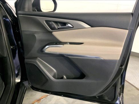 Used 2025 Chevrolet Traverse LT AWD/4WD image 25