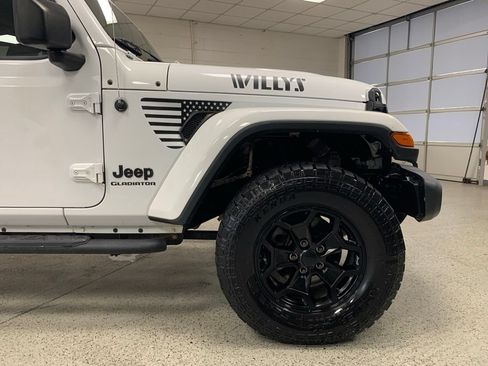 Used 2022 Jeep Gladiator Sport AWD/4WD image 10