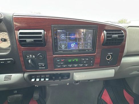 Used 2005 Ford F250 Lariat image 13