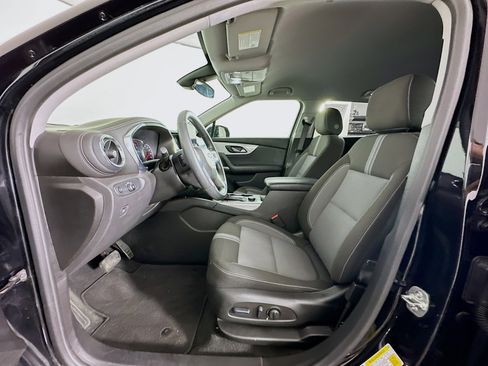 Used 2025 Chevrolet Blazer LT FWD image 13