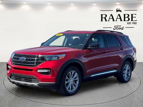 Used 2023 Ford Explorer XLT w/ Equipment Group 202A AWD/4WD image 3