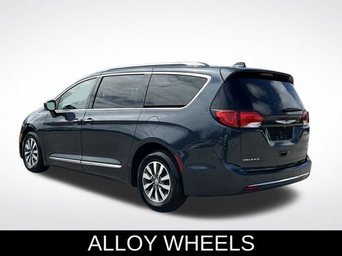 Used 2020 Chrysler Pacifica Touring-L Plus FWD image 3