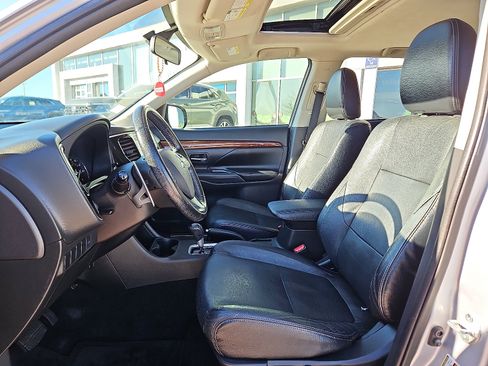 Used 2014 Mitsubishi Outlander GT image 12