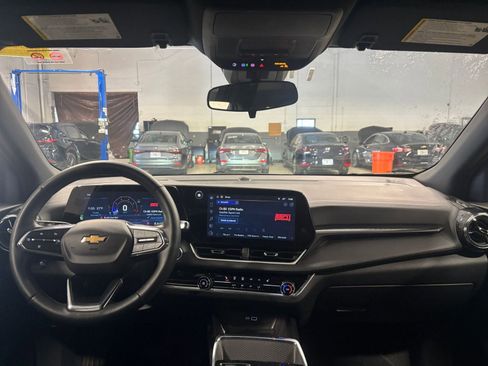 Used 2025 Chevrolet Equinox LT image 32