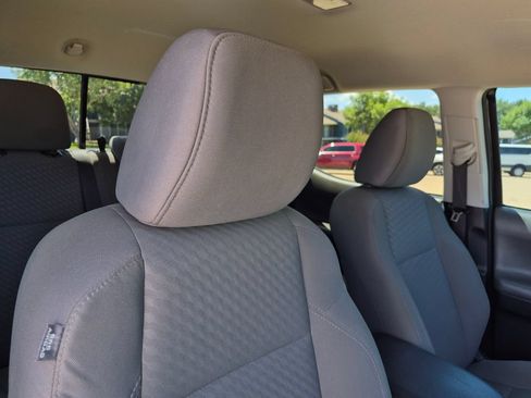 Used 2022 Toyota Tacoma SR5 RWD image 33