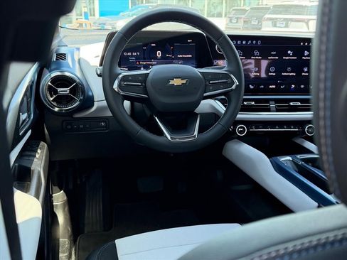 New 2026 Chevrolet Equinox EV LT AWD/4WD image 7
