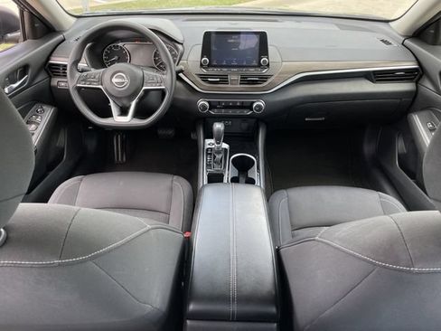 Used 2024 Nissan Altima 2.5 SV FWD image 10