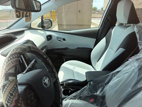 Used 2022 Toyota Prius Limited FWD image 4