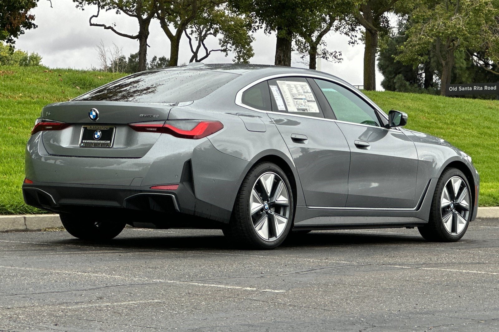 New 2026 BMW i4 eDrive40 w/ Parking Assistance Package RWD image 5